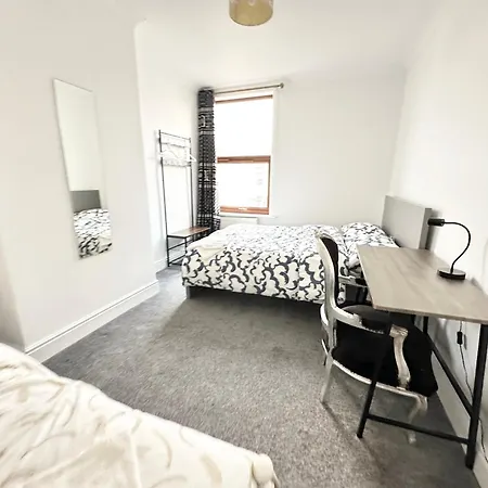 Portsmouth Pearl - Double Room With Shared Bathroom - Free Parking, Wi-Fi, Garden, Beach Exterior photo