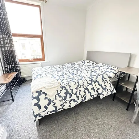 Portsmouth Pearl - Double Room With Shared Bathroom - Free Parking, Wi-Fi, Garden, Beach Exterior photo
