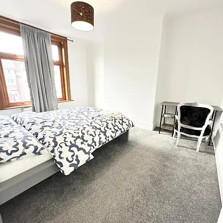 Portsmouth Pearl - Double Room With Shared Bathroom - Free Parking, Wi-Fi, Garden, Beach Exterior photo