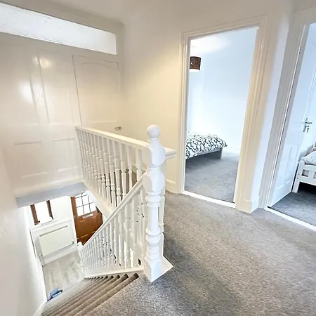 Portsmouth Pearl - Double Room With Shared Bathroom - Free Parking, Wi-Fi, Garden, Beach Exterior photo