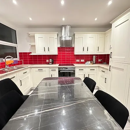 Portsmouth Pearl - Double Room With Shared Bathroom - Free Parking, Wi-Fi, Garden, Beach Exterior photo