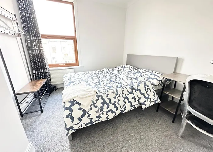 Portsmouth Pearl - Double Room With Shared Bathroom - Free Parking, Wi-Fi, Garden, Beach