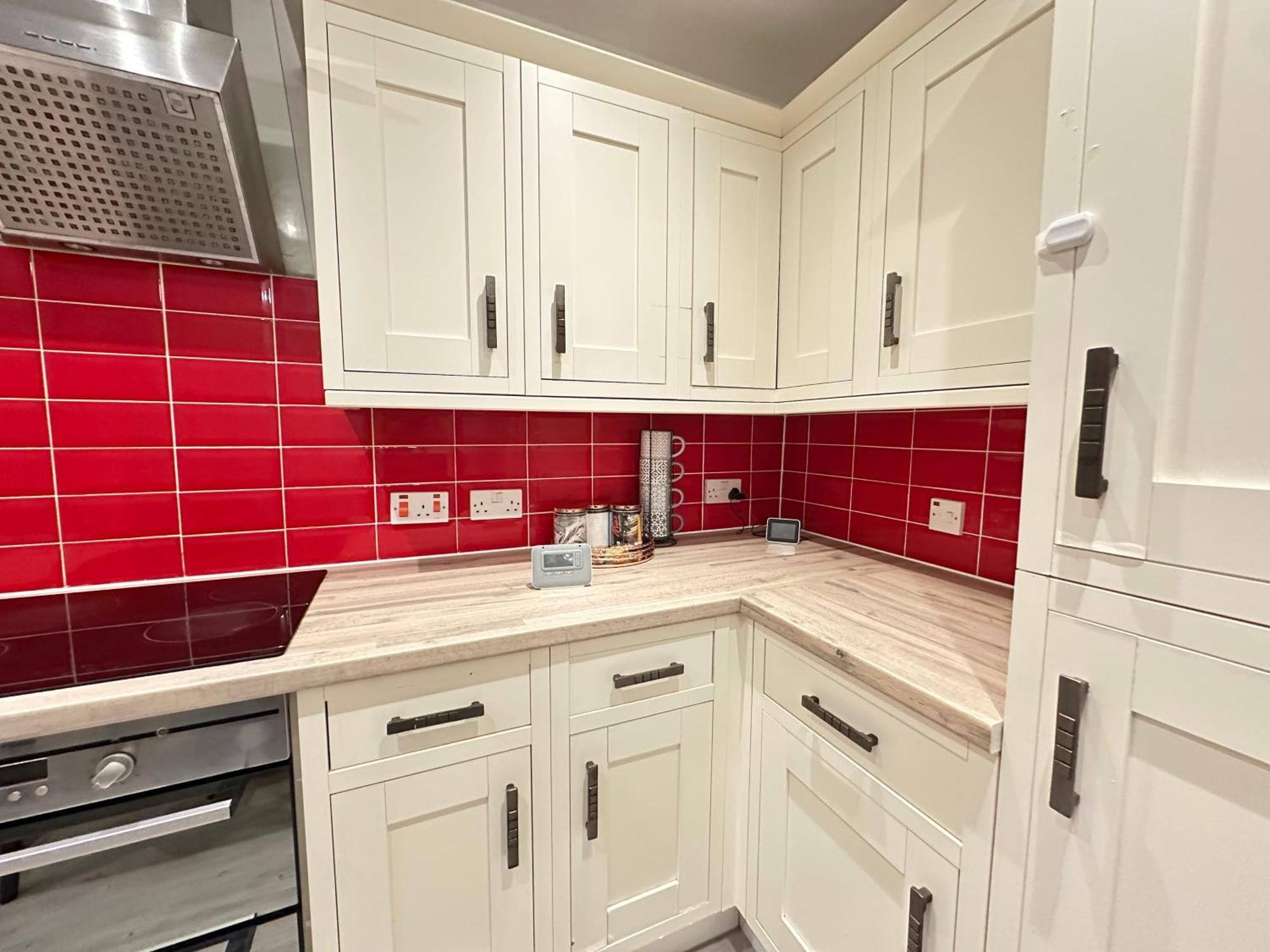 Homestay Pearl - Double With Shared Bathroom - Free Parking, Wi-fi, Garden,
